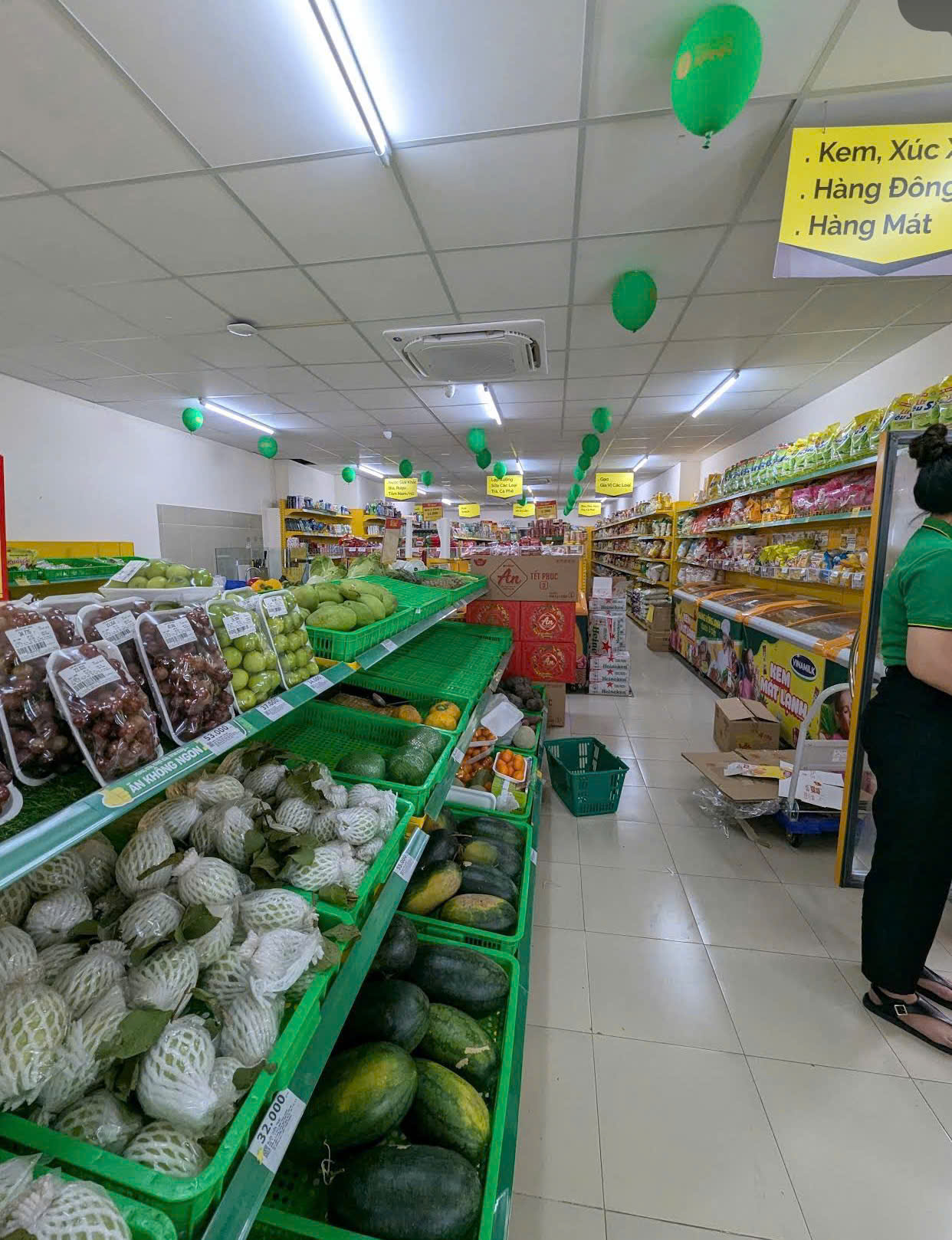Bên trong cửa hàng đang thuê